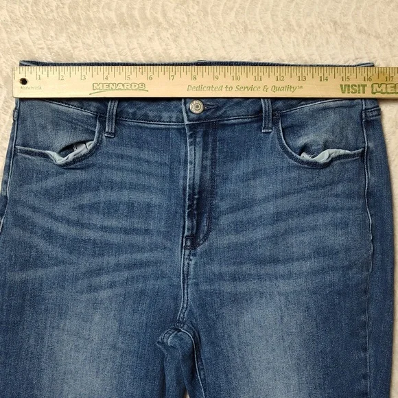 Women's Medium Wash Denim Blue Jeans Old Navy Size 12 Flare - Picture 2 of 8